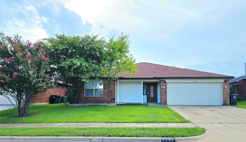 6734 Elk Trl, Arlington, TX, 76002-3533 | Card Image