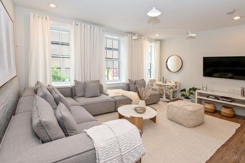 11 E Court St, Cincinnati, OH, 45202-3819 | Card Image