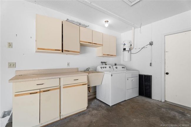 1339 Se Coral Reef St, House other with 3 bedrooms, 2 bathrooms and 2 parking in Port Saint Lucie FL | Image 38