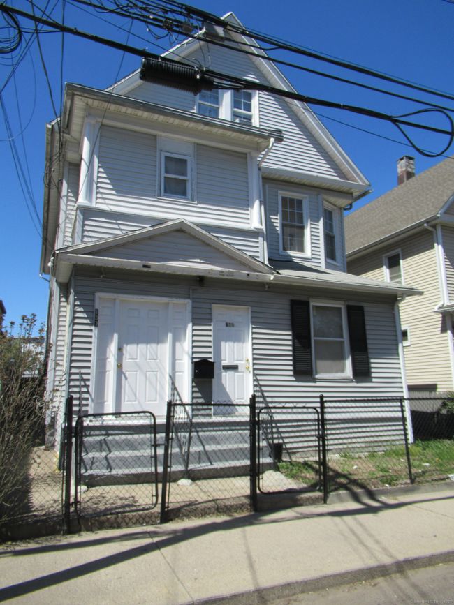 137 Clifford St, Home with 6 bedrooms, 3 bathrooms and null parking in Bridgeport CT | Image 12