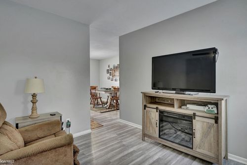 6465 E Frances Rd, Mount Morris, MI, 48458-9701 | Card Image