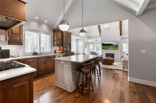 7874 Howe Cir, Prairie Village, KS, 66208-4260 | Card Image
