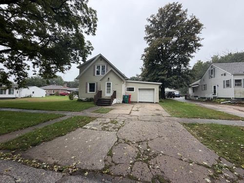 810 Cedar St, Webster City, IA, 50595-2812 | Card Image