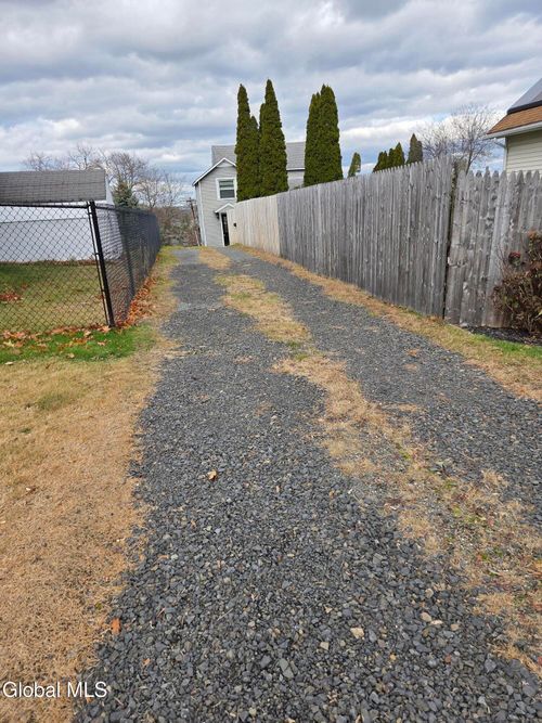 5 Maple St, Rensselaer, NY, 12144-4005 | Card Image