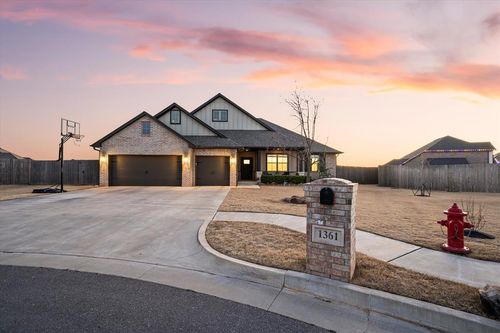1361 Pineridge Circle, Piedmont, OK, 73078 | Card Image