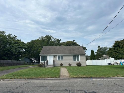 14 Market St, Centereach, NY, 11720-2246 | Card Image