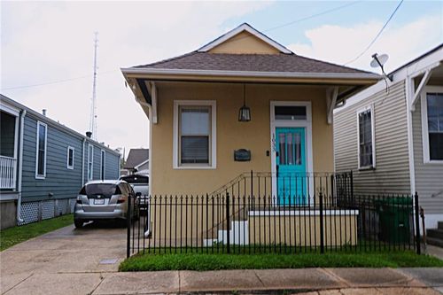 1033 6th St, Gretna, LA, 70053-6013 | Card Image