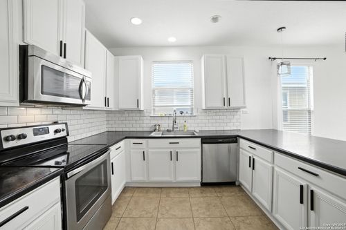 7702 Stable Vw, San Antonio, TX, 78244-3539 | Card Image
