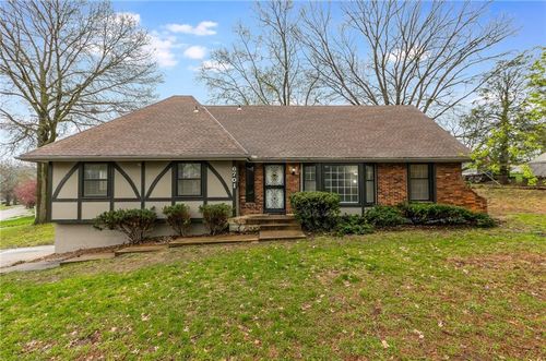 6701 E 127th St, Grandview, MO, 64030-2005 | Card Image