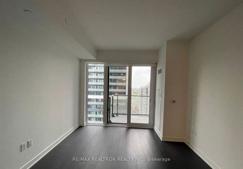 1106-95 Oneida Cres, Richmond Hill, ON, L4B0H5 | Card Image