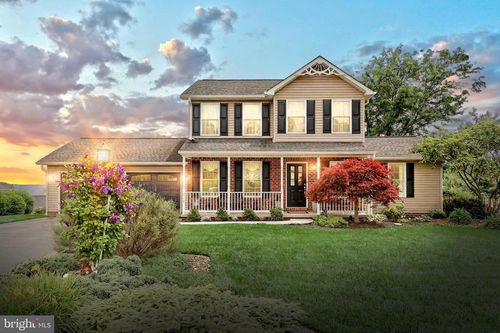219 Runningboard Rd, STEWARTSTOWN, PA, 17363-8352 | Card Image