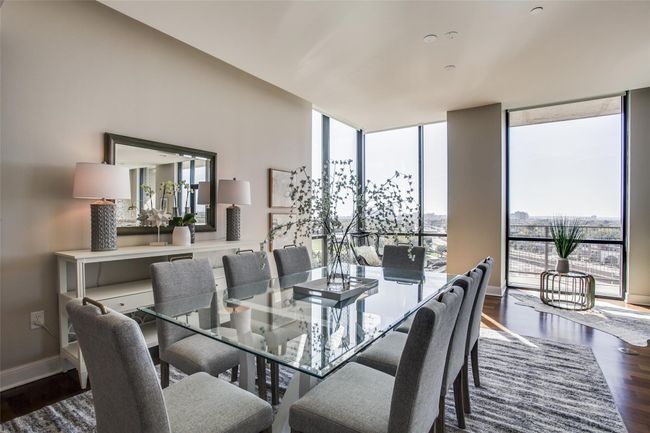 Dining looks toward Downtown. | Image 13