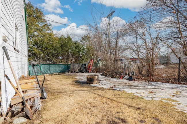 Yard Behind Garage | Image 36