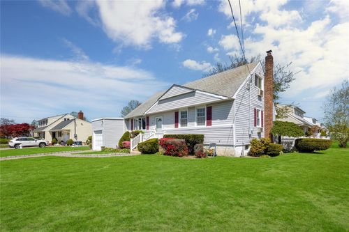 43 Merritt St, West Islip, NY, 11795-4219 | Card Image