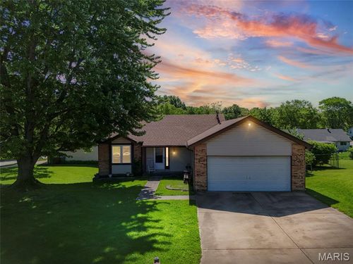 10 Shadowridge Ct, Saint Peters, MO, 63376-2353 | Card Image