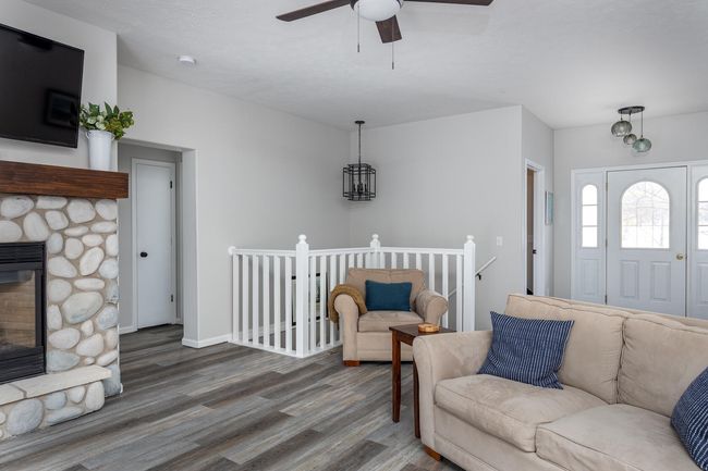 7717 State Highway 42, Condo with 3 bedrooms, 2 bathrooms and null parking in Egg Harbor WI | Image 6