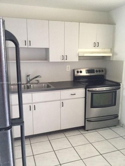 apt-423c-1855 W 60th St, Hialeah, FL, 33012-7591 | Card Image