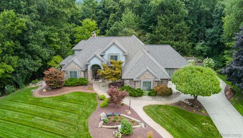 805 Maple Rd, Ortonville, MI, 48462-8810 | Card Image