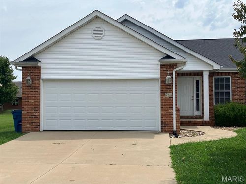 75 Crimson Ct, Highland, IL, 62249-1352 | Card Image