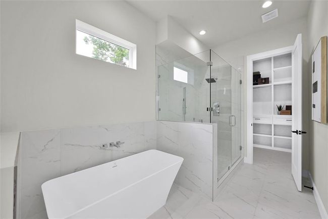 B - 2808 Cary St, House other with 3 bedrooms, 4 bathrooms and null parking in Houston TX | Image 22