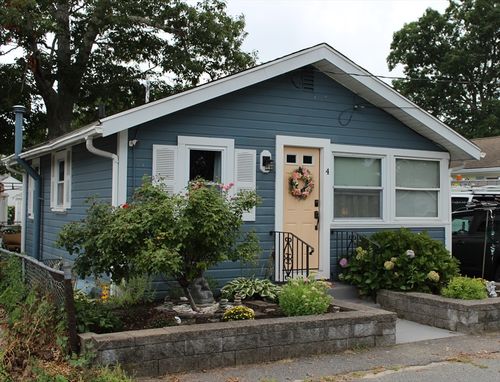 4 Greenwood Ave, Wareham, MA, 02571-2518 | Card Image