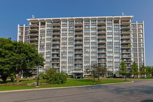 8c-8815 W Golf Rd, Niles, IL, 60714-5742 | Card Image