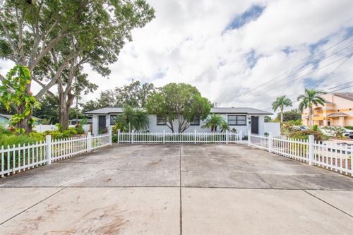 3394 74th Ave N, St Petersburg, FL, 33702-5548 | Card Image