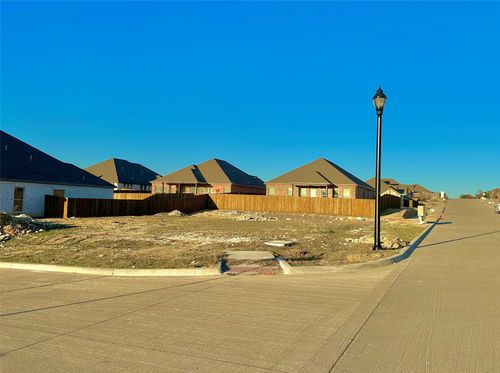 711 Broken Bow Ln, Cleburne, TX, 76033-4057 | Card Image