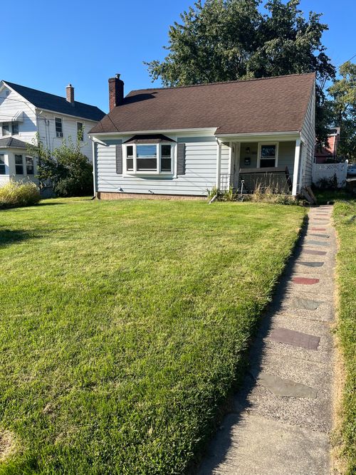 186 Grove St, Windsor Locks, CT, 06096-1826 | Card Image