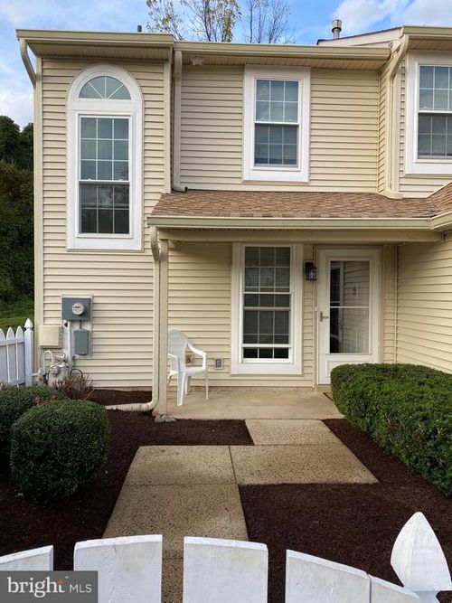 1811 Hennessy Dr, SOUTHAMPTON, PA, 18966-4038 | Card Image