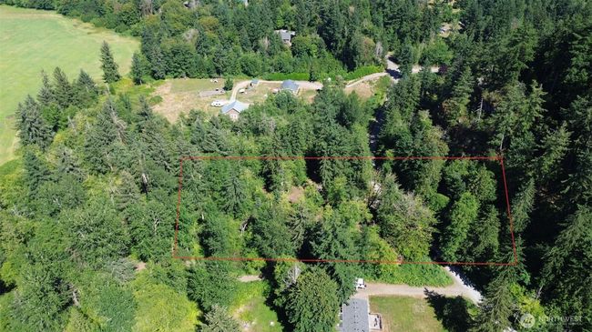 Red Lines are estimate property lines. | Image 11