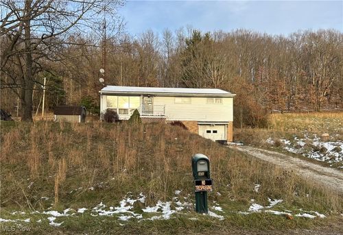 2575 Joyce Hill Rd Sw, New Philadelphia, OH, 44663-6983 | Card Image