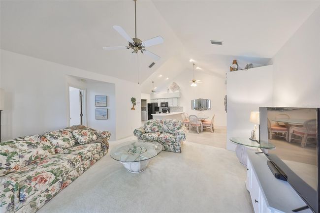 1140 - 1140 Golfview Woods Dr, Condo with 2 bedrooms, 2 bathrooms and null parking in SUN CITY CENTER FL | Image 4
