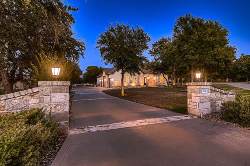 124 Gabriel Vis E, Georgetown, TX, 78633-1864 | Card Image
