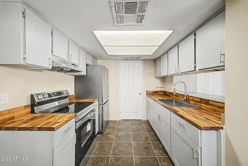 4016 S 44th Pl, Phoenix, AZ, 85040-2057 | Card Image