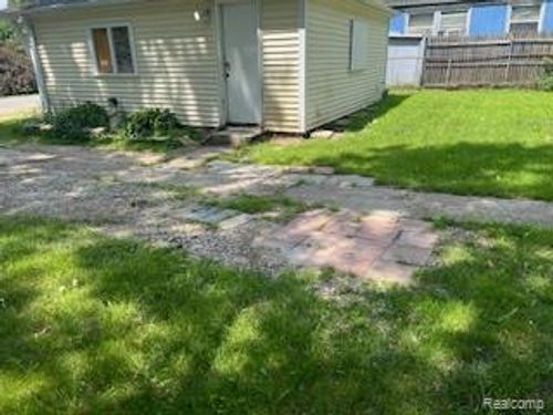 1717 Sandy Shore Street, Brighton, MI, 48114 | Card Image