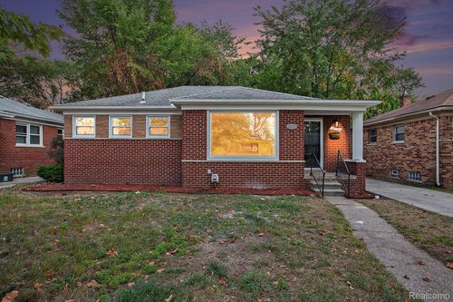 22150 Beverly St, Oak Park, MI, 48237-2575 | Card Image