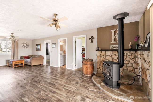 64 Brady Loop Rd E, House other with 3 bedrooms, 2 bathrooms and 4 parking in Montesano WA | Image 11