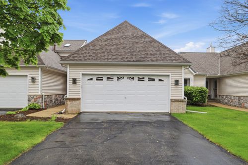 61015 Evergreen Ct, South Lyon, MI, 48178-1735 | Card Image