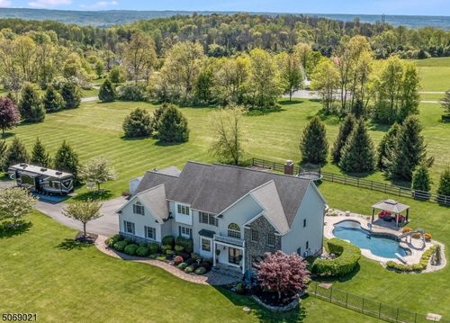 3 Berkshire Way, Milford, NJ, 08848-1786 | Card Image