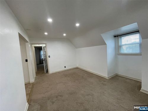 27 Aberdeen Ct, Haledon, NJ, 07508-1218 | Card Image