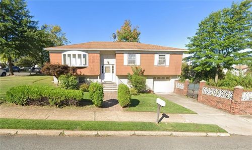 306 Todt Hill Rd, Staten Island, NY, 10314-5681 | Card Image