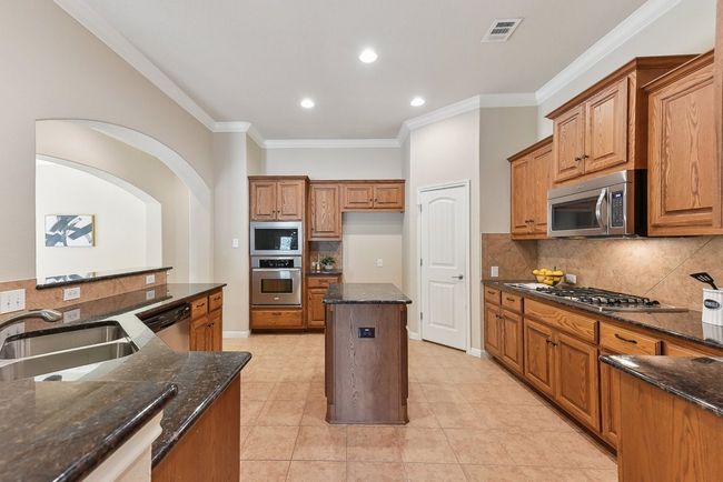 If you love to cook and entertain, this kitchen is for you! | Image 5