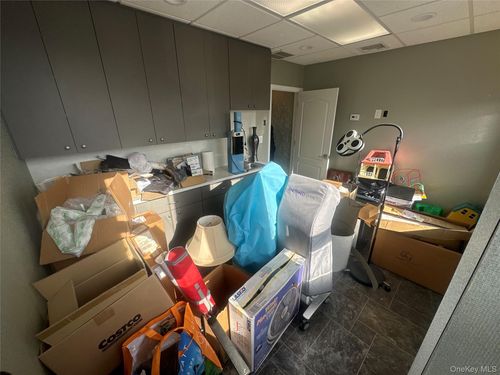 135 Rockaway Tpke, Lawrence, NY, 11559-1031 | Card Image