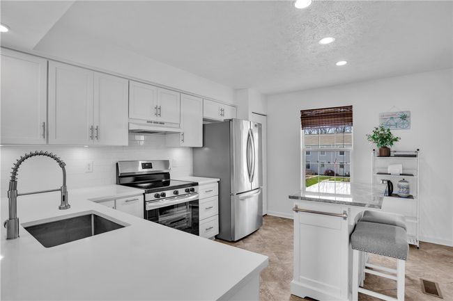 841 Sunset Cir, Townhouse with 3 bedrooms, 4 bathrooms and 2 parking in Cranberry Twp PA | Image 11