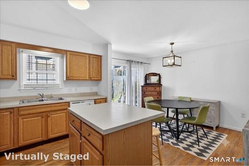 220-220 Castle Ave, Fairfield, CT, 06825-5432 | Card Image