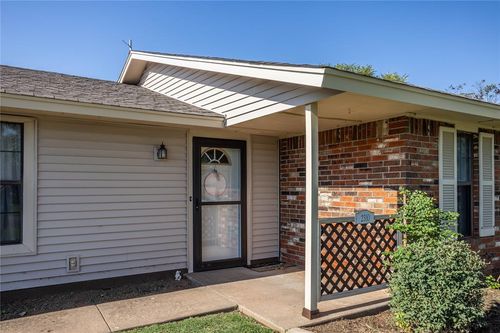 2310 Peach Ave, Weatherford, OK, 73096-2968 | Card Image
