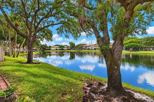9012 Vineyard Lake Dr, Plantation, FL, 33324-1107 | Card Image
