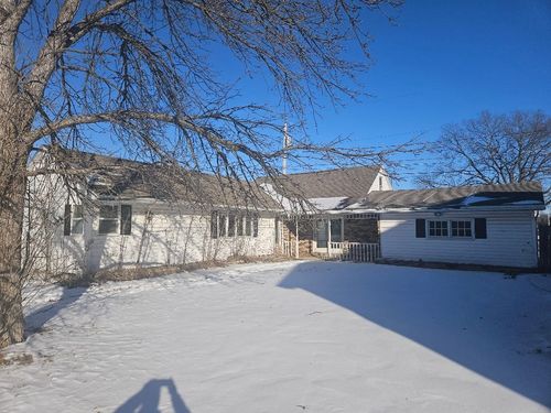 829 New St, Manchester, IA, 52057-1329 | Card Image