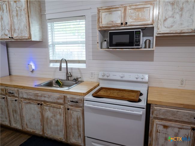 1006 W North St, House other with 2 bedrooms, 1 bathrooms and null parking in Victoria TX | Image 12